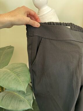 Max Studio Black Pull-On Pants with Elastic Waist